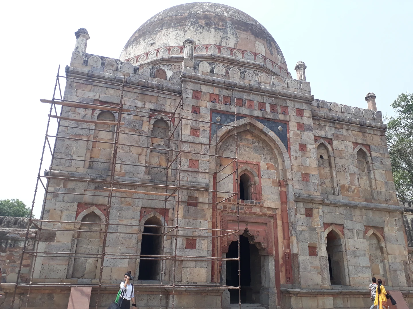 दिल्ली के लोदी गार्डन का दृश्य